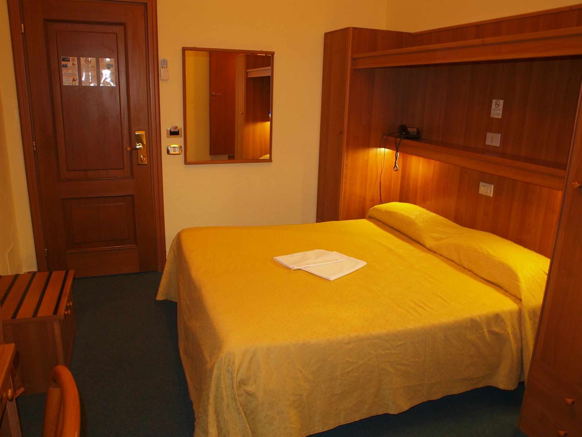רומא Hotel Trastevere מראה חיצוני תמונה